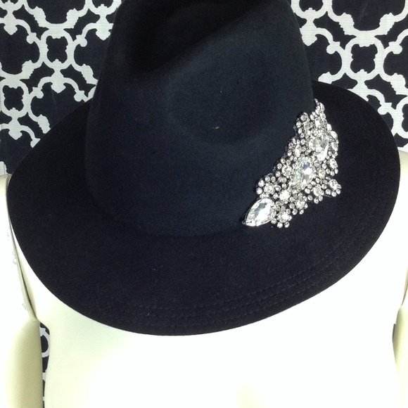 🆕LISTING Glitzy Bella Hat - Picture 2 of 4